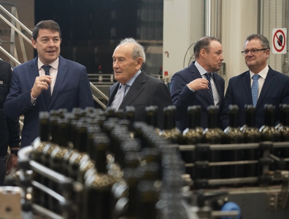 Inauguración de la nueva bodega y centro logístico de Protos en Peñafiel.  / ICAL