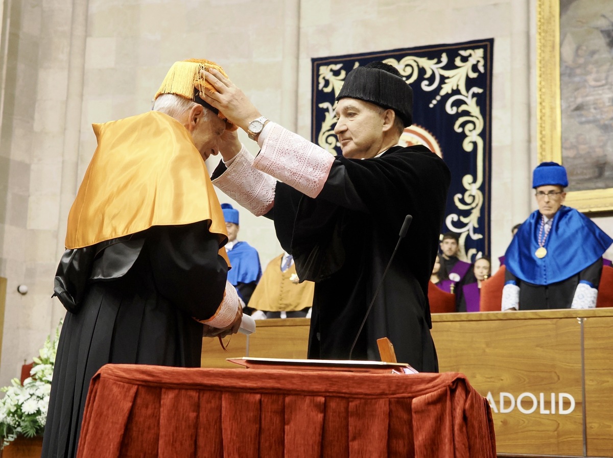 La Universidad de Valladolid inviste Doctor Honoris Causa a Josep Borrell  / R.VALTERO / ICAL