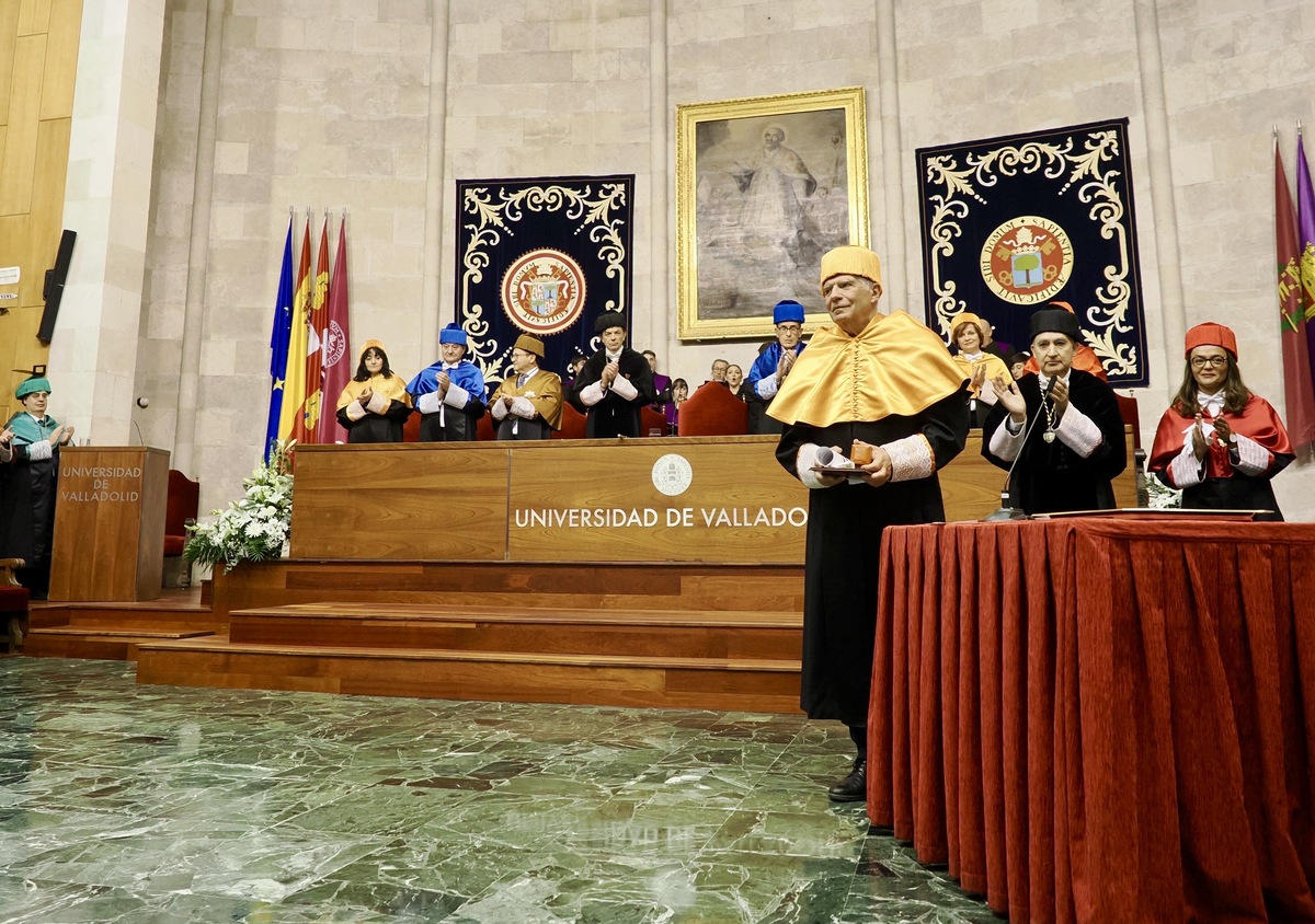 La Universidad de Valladolid inviste Doctor Honoris Causa a Josep Borrell  / R.VALTERO / ICAL