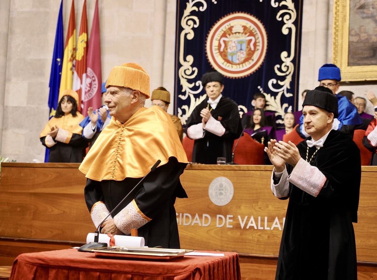 La Universidad de Valladolid inviste Doctor Honoris Causa a Josep Borrell  / R.VALTERO / ICAL