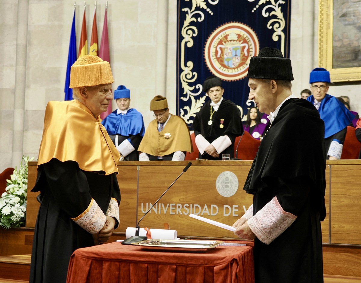 La Universidad de Valladolid inviste Doctor Honoris Causa a Josep Borrell  / R.VALTERO / ICAL