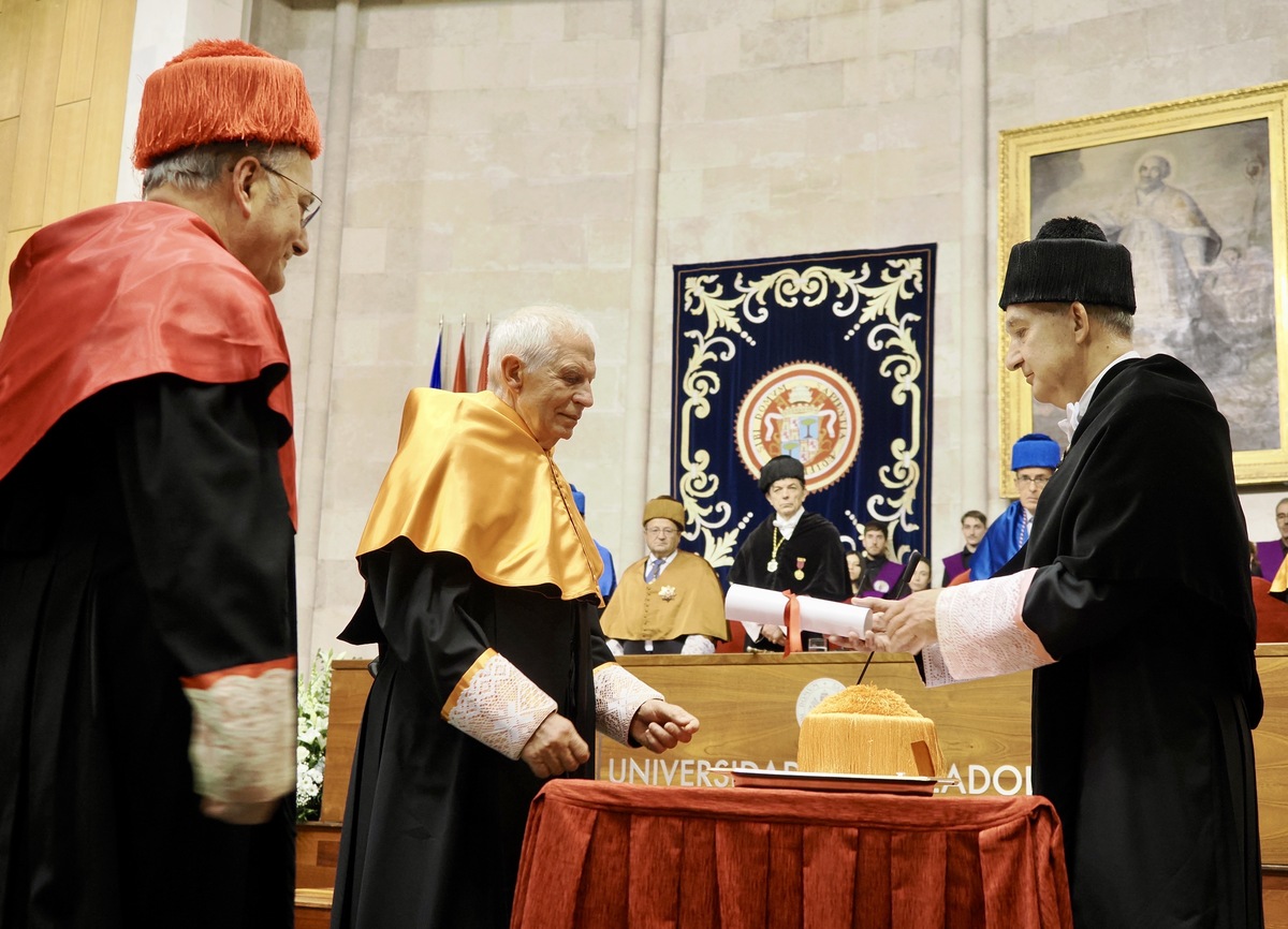 La Universidad de Valladolid inviste Doctor Honoris Causa a Josep Borrell  / R.VALTERO / ICAL