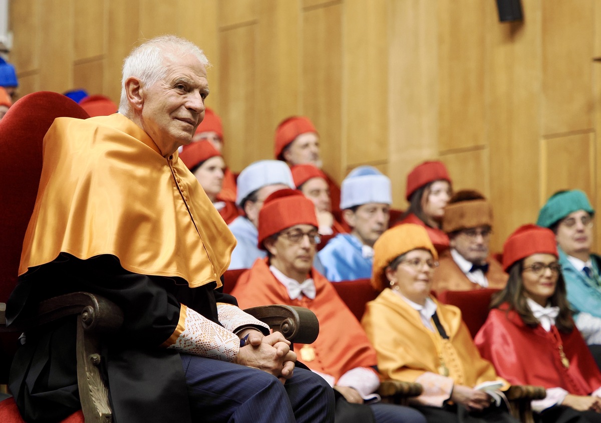 La Universidad de Valladolid inviste Doctor Honoris Causa a Josep Borrell  / R.VALTERO / ICAL