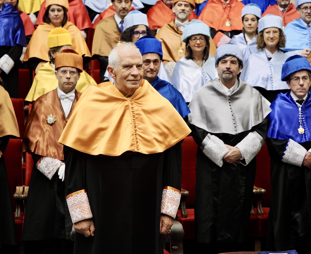 La Universidad de Valladolid inviste Doctor Honoris Causa a Josep Borrell  / R.VALTERO / ICAL