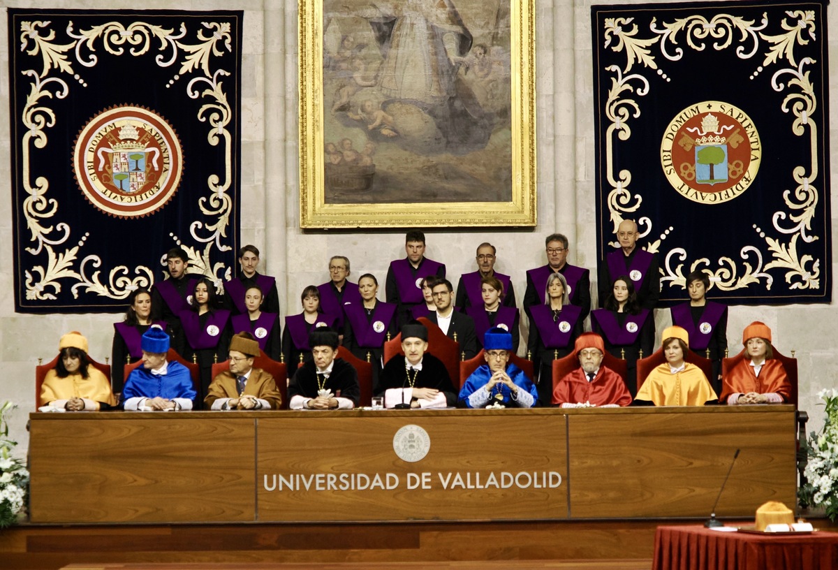 La Universidad de Valladolid inviste Doctor Honoris Causa a Josep Borrell  / R.VALTERO / ICAL