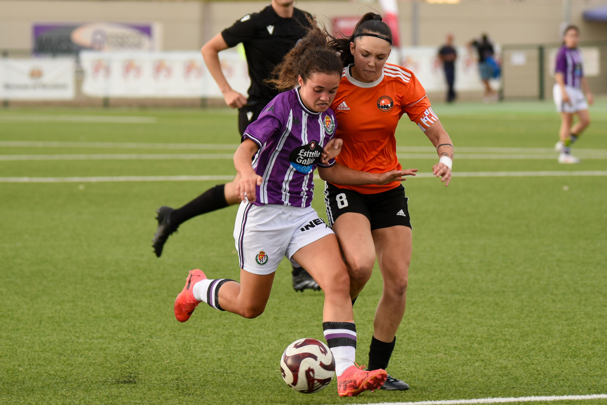 Final del IV Trofeo Diputación de fútbol femenino en Villanubla.  / ADRIAN ORDONEZ