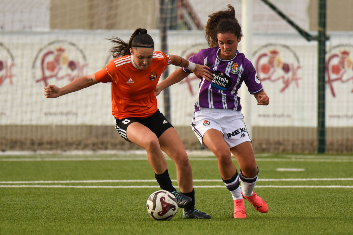 Final del IV Trofeo Diputación de fútbol femenino en Villanubla.  / ADRIAN ORDONEZ