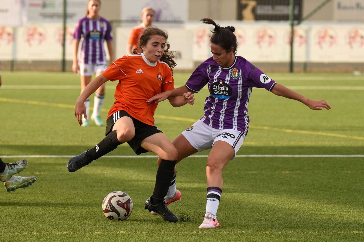 Final del IV Trofeo Diputación de fútbol femenino en Villanubla.  / ADRIAN ORDONEZ