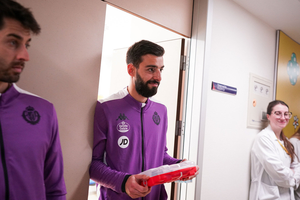 Visita del Real Valladolid a los hospitales de la ciudad.  / REALVALLADOLID.ES