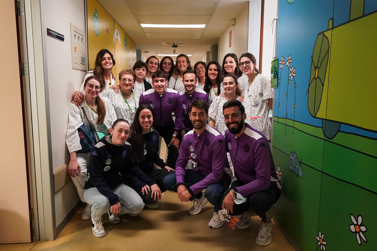 Visita del Real Valladolid a los hospitales de la ciudad.  / REALVALLADOLID.ES