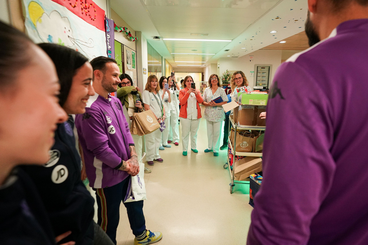 Visita del Real Valladolid a los hospitales de la ciudad.  / REALVALLADOLID.ES