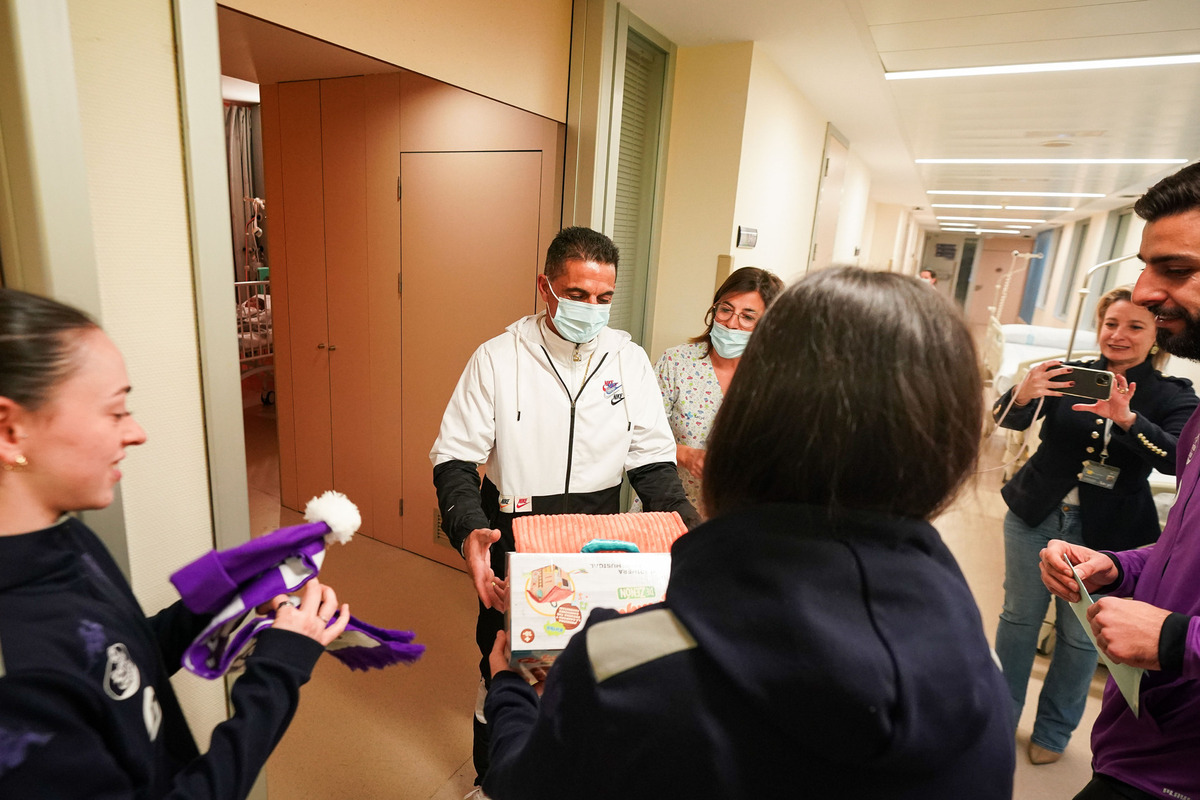 Visita del Real Valladolid a los hospitales de la ciudad.  / REALVALLADOLID.ES