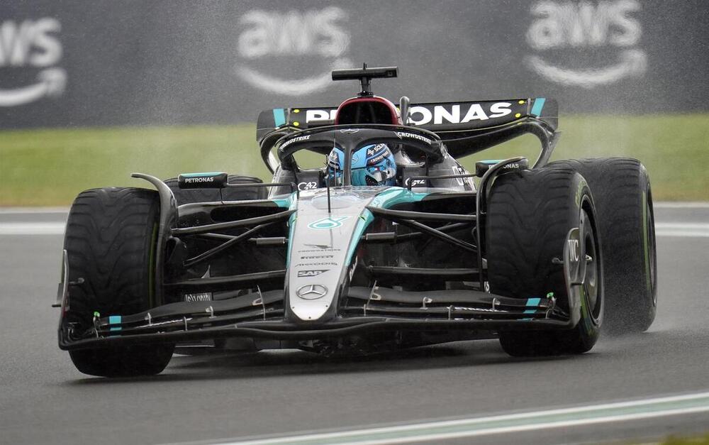 El británico George Russell araña la 'pole' en F1