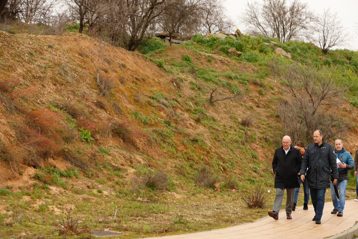 El alcalde de Valladolid visita la zona en la que se ejecutará la Reserva biológica-urbana ‘El Tomillo’  / AYUNTAMIENTO DE VALLADOLID