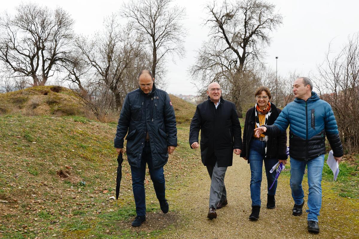 El alcalde de Valladolid visita la zona en la que se ejecutará la Reserva biológica-urbana ‘El Tomillo’  / ICAL