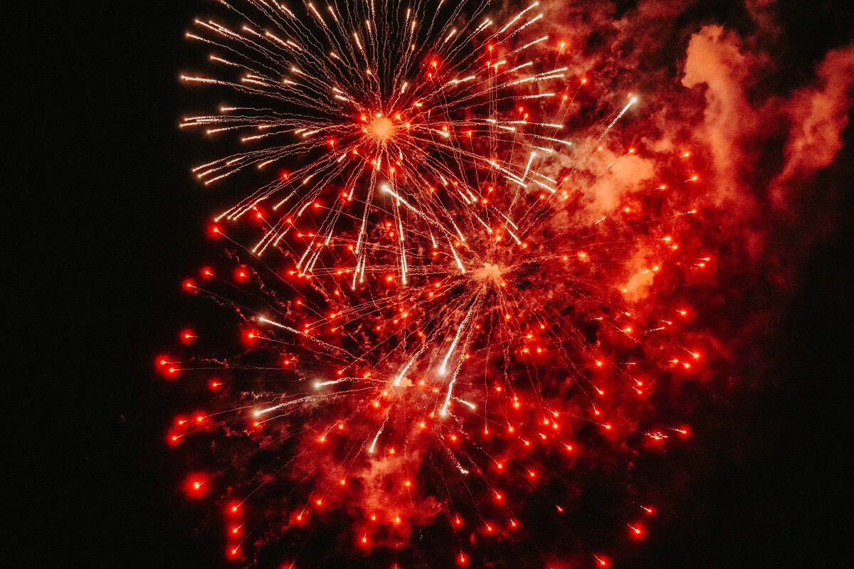 Fuegos artificiales durante las Ferias y Fiestas de la Virgen de San Lorenzo  / RUBÉN ORTEGA