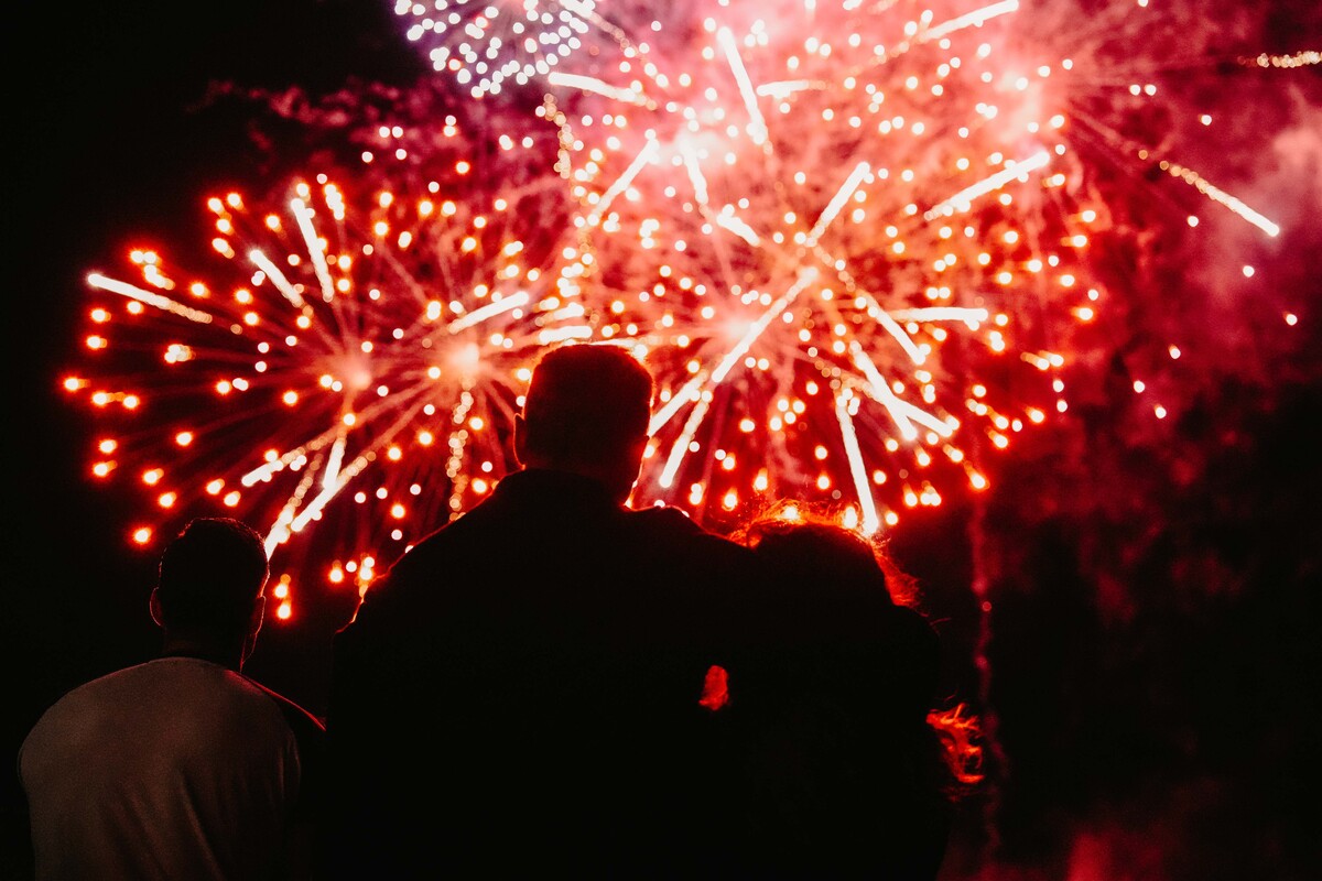 Fuegos artificiales durante las Ferias y Fiestas de la Virgen de San Lorenzo  / RUBÉN ORTEGA