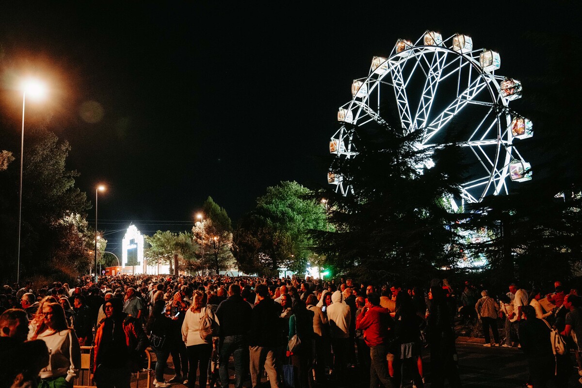 Fuegos artificiales durante las Ferias y Fiestas de la Virgen de San Lorenzo  / RUBÉN ORTEGA