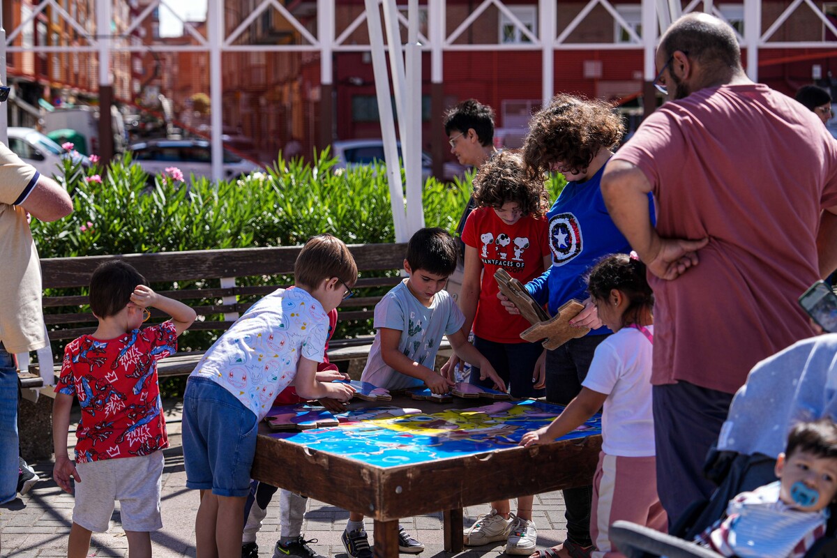 Juegos infantiles en la plaza de la Solidaridad  / RUBÉN ORTEGA