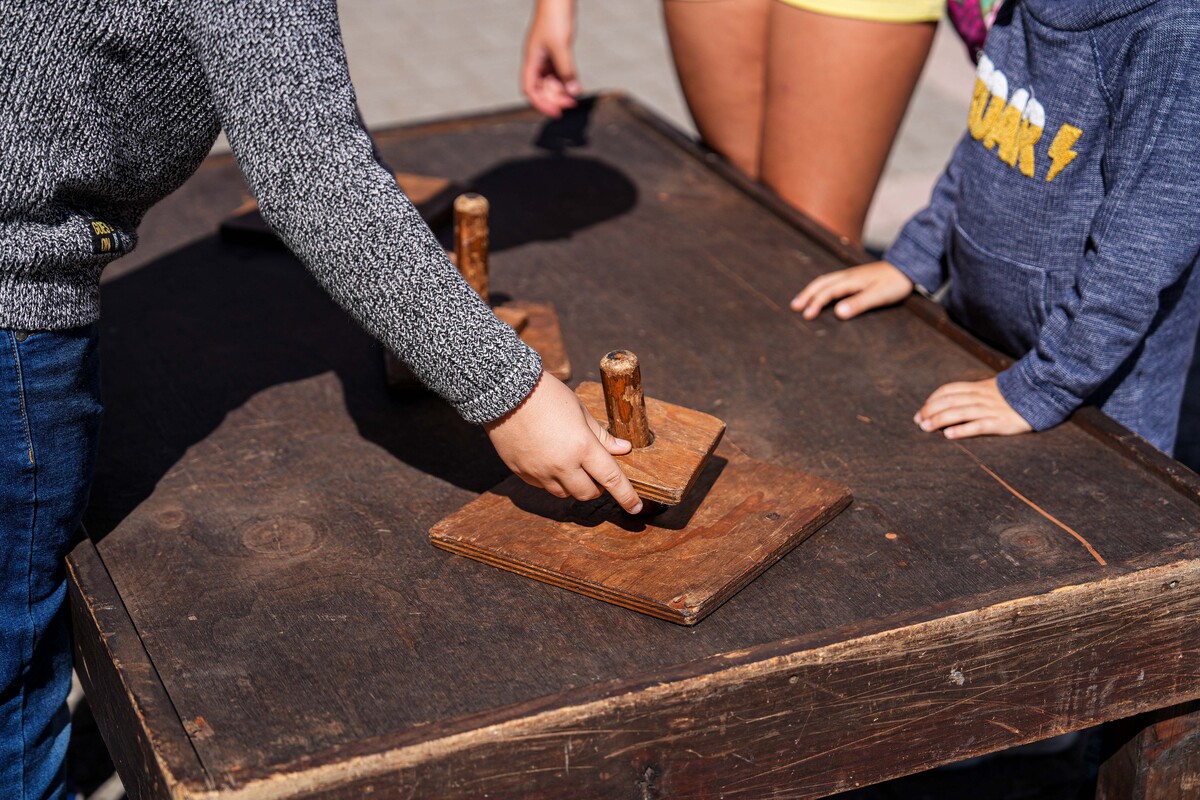 Juegos infantiles en la plaza de la Solidaridad  / RUBÉN ORTEGA