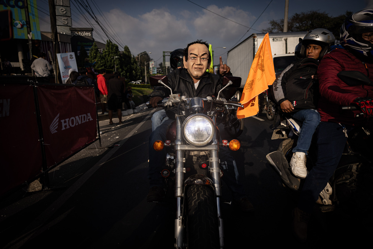 Miles de motociclistas inician peregrinación de la Caravana del Zorro en Guatemala  / DAVID TORO