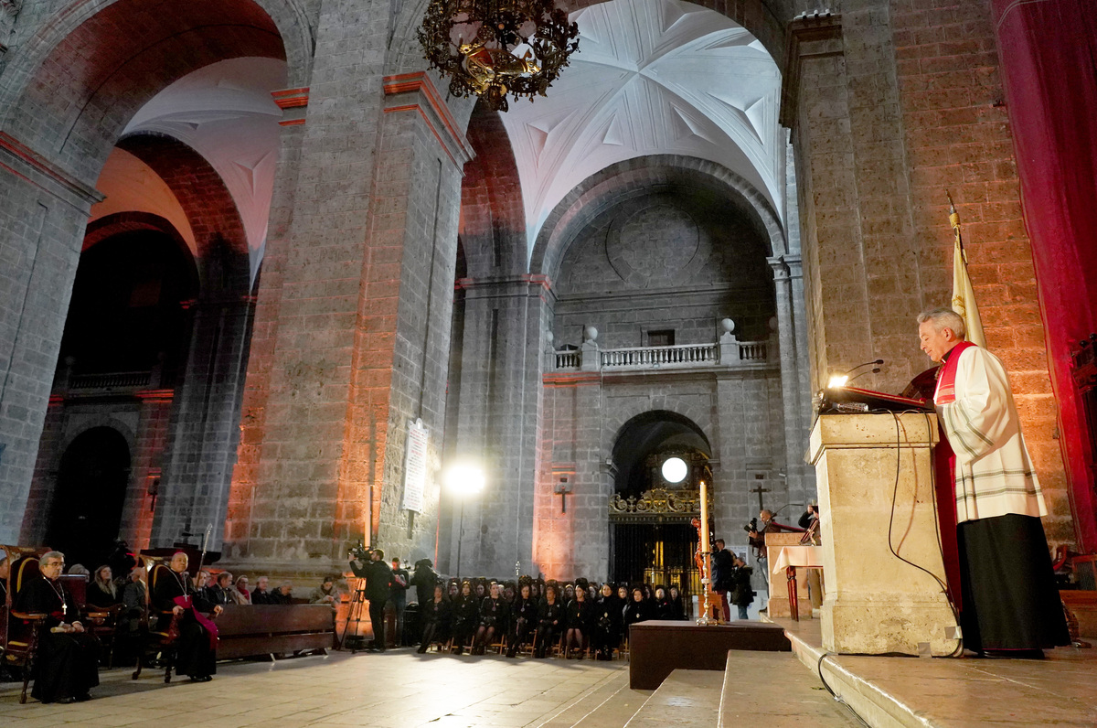 Sermón de las Siete Palabras, celebrado en la Catedral  / LETICIA PÉREZ (ICAL)