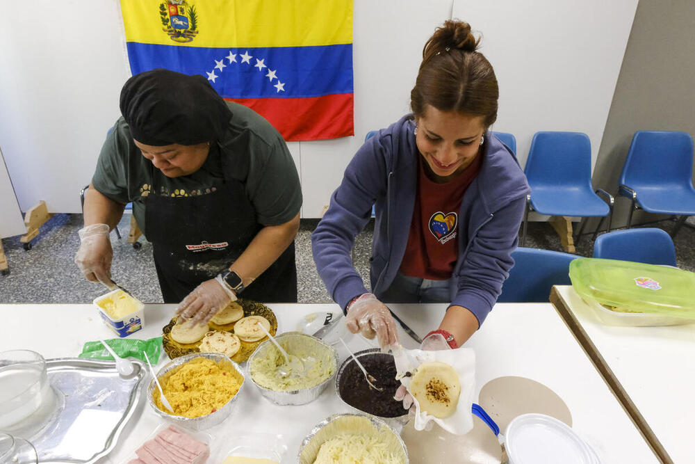 La comunidad venezolana celebra el Día Mundial de la Arepa.