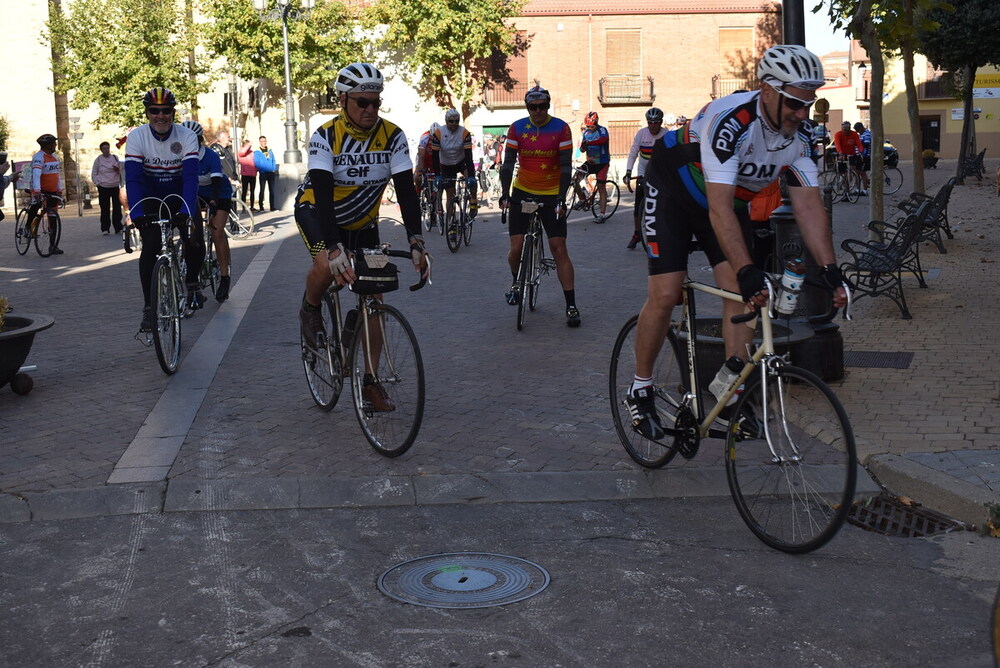 Los ciclistas más retro recorren 57 kilómetros 