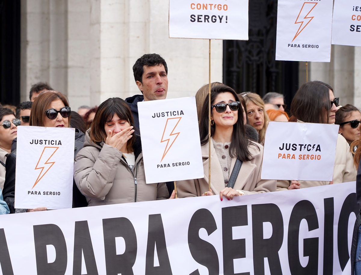 Concentración en la Plaza Mayor para pedir justicia por Sergio Delgado.  / LETICIA PÉREZ ICAL