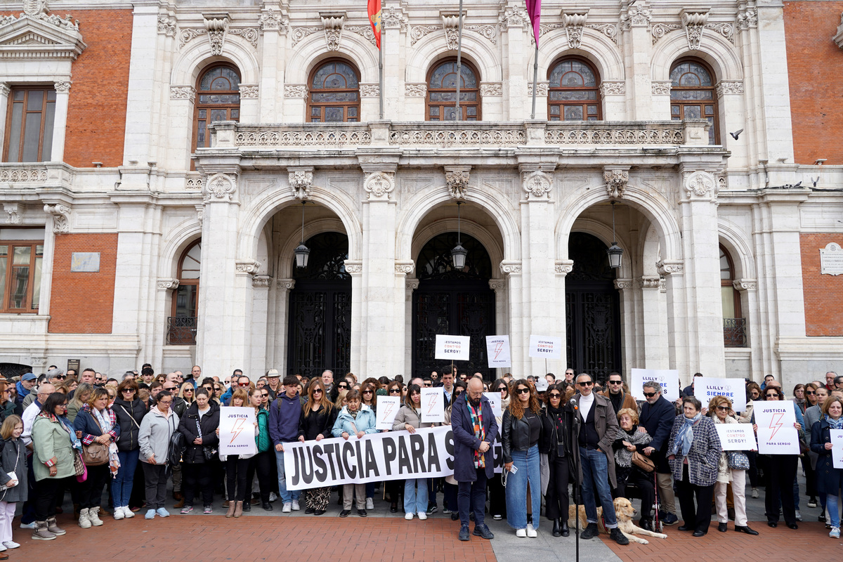 Concentración en la Plaza Mayor para pedir justicia por Sergio Delgado.  / LETICIA PÉREZ ICAL