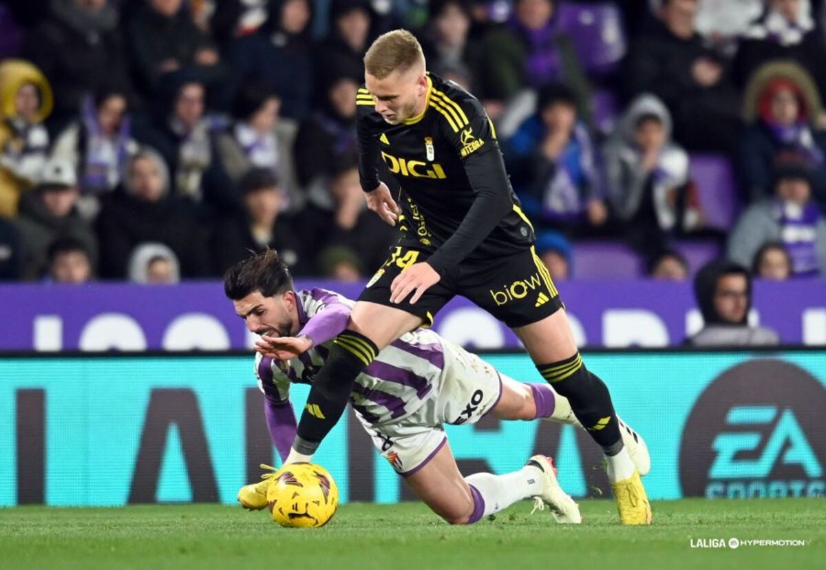 Encuentro entre el Real Valladolid y el Oviedo correspondiente a la jornada 28 de la Liga Hypermotion.  / LALIGA