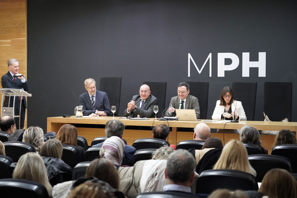 El alcalde de Valladolid, Jesús Julio Carnero, y el fiscal general del Estado, Álvaro García Ortiz, participan en la inauguración de las Jornadas de Fiscales Especialistas de Cooperación Internacional.