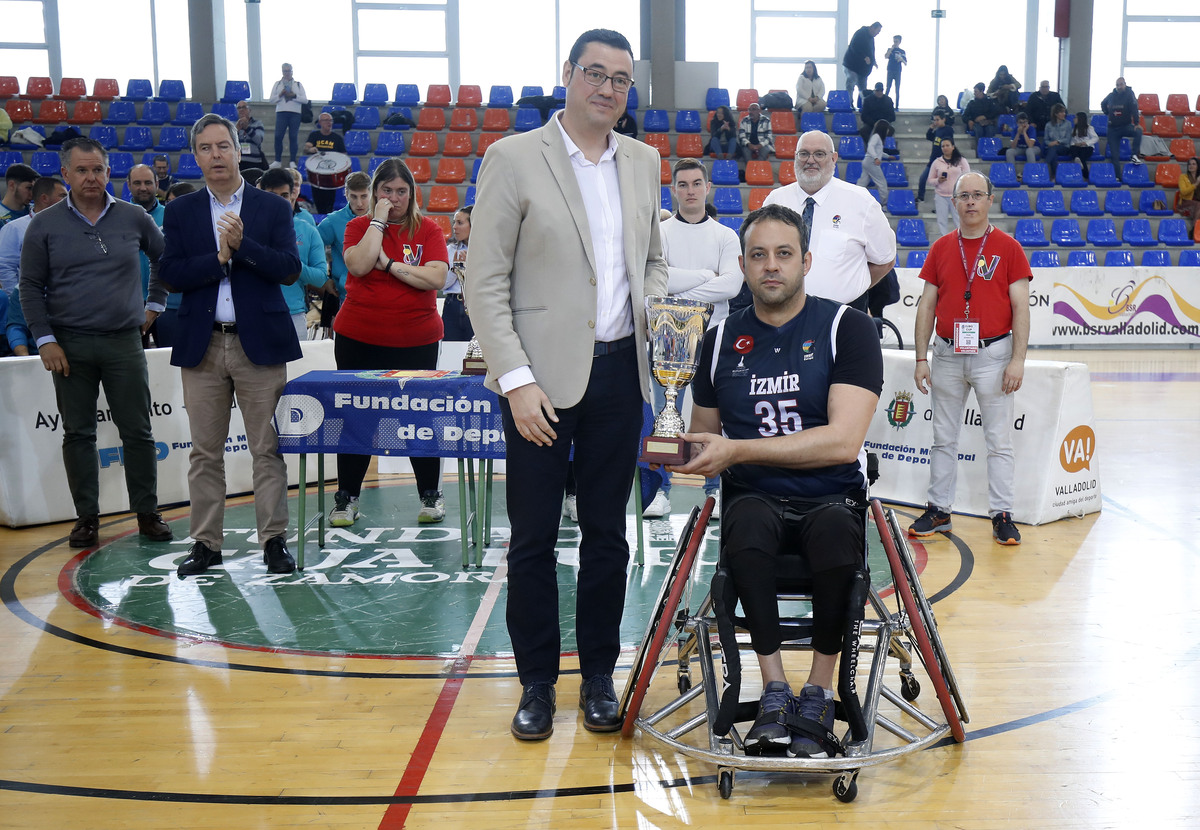 Entrega de trofeos en la Eurocup 3.  / CESAR MINGUELA