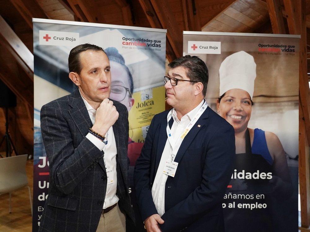 El presidente de la Diputación de Valladolid, Conrado Íscar, y el presidente de Cruz Roja en Valladolid, Juan José Zancada, inauguran el IX Encuentro de Mercados Inclusivos, que se desarrollará en el Espacio La Granja.