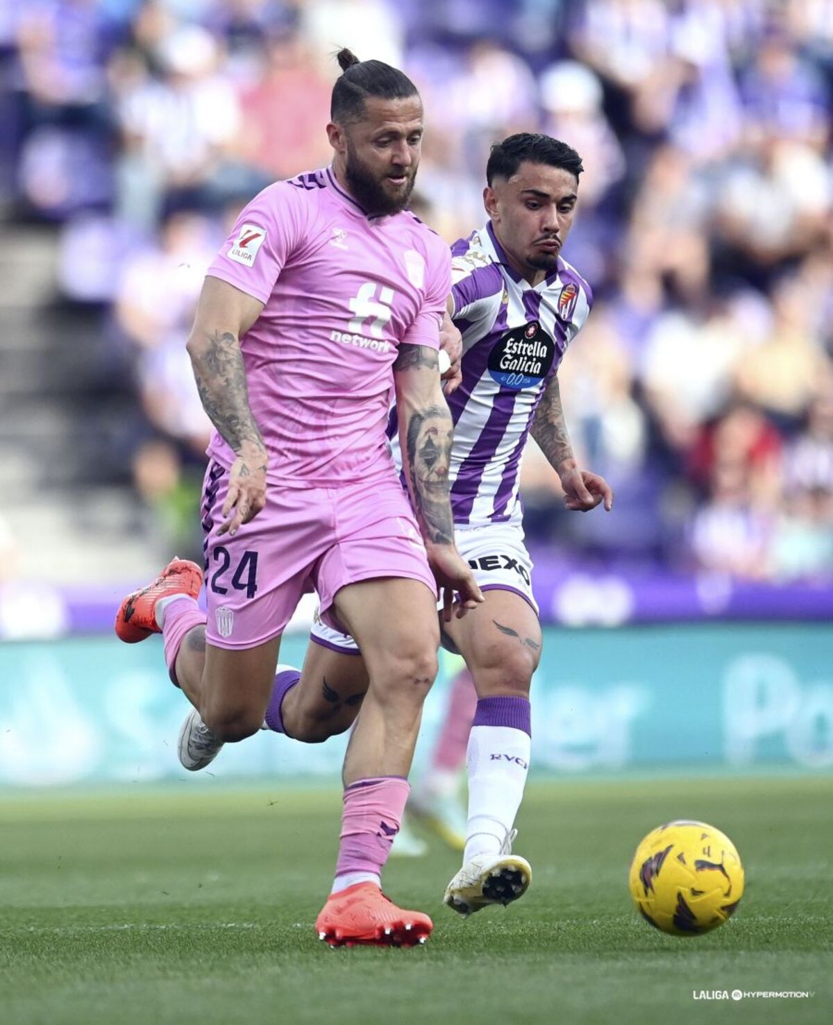 Partido entre el Real Valladolid y el CD Eldense.  / LALIGA