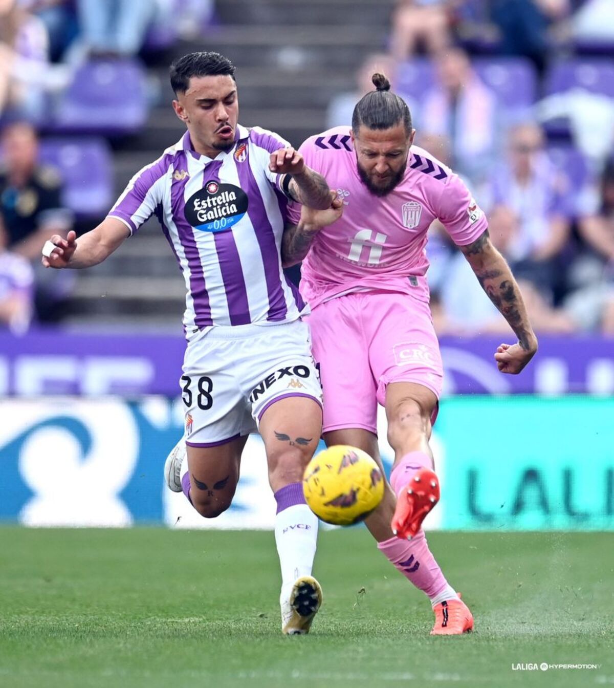 Partido entre el Real Valladolid y el CD Eldense.  / LALIGA