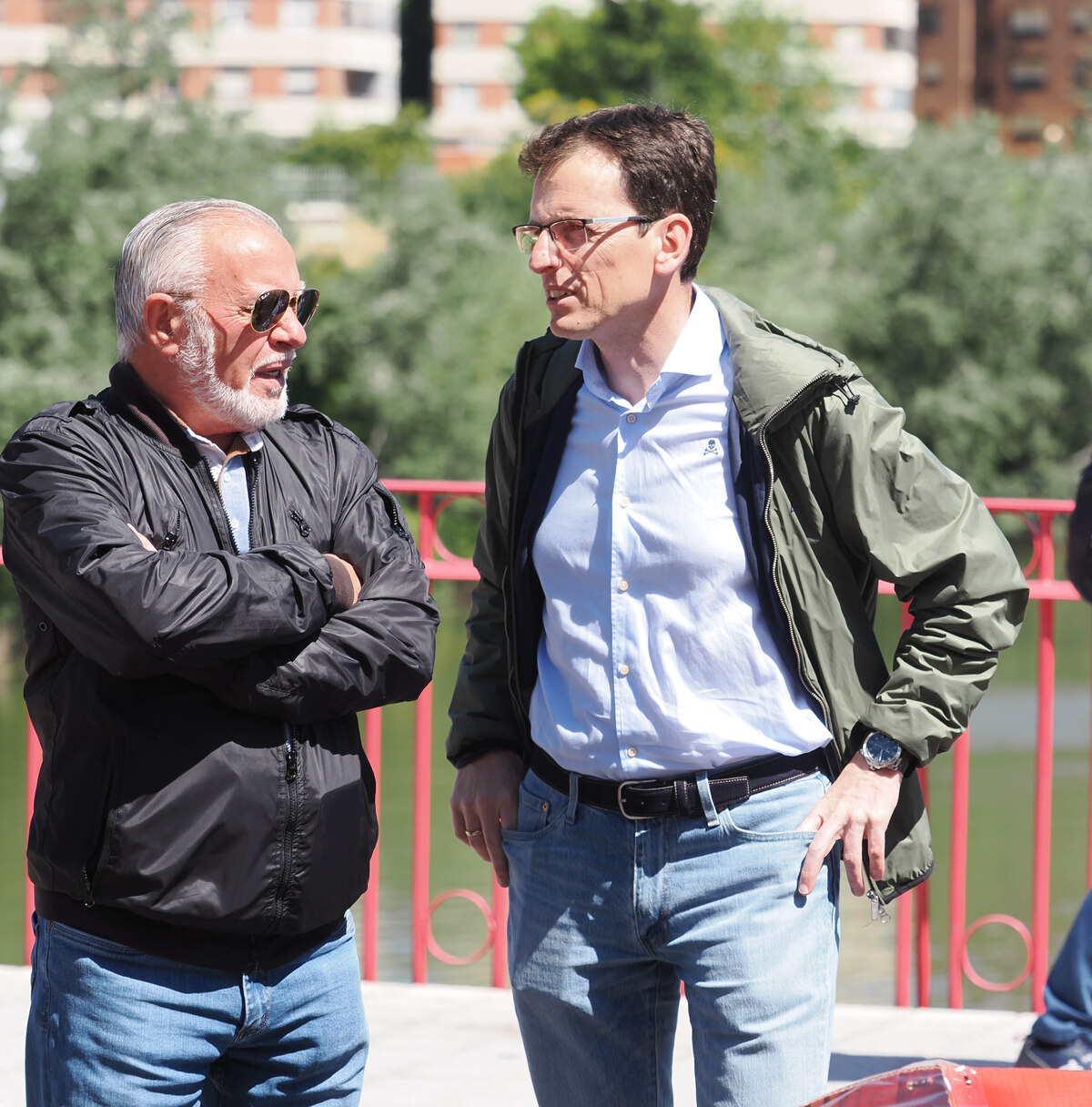 Sentada contra la reforma del Puente del Poniente.  / R. VALTERO ICAL