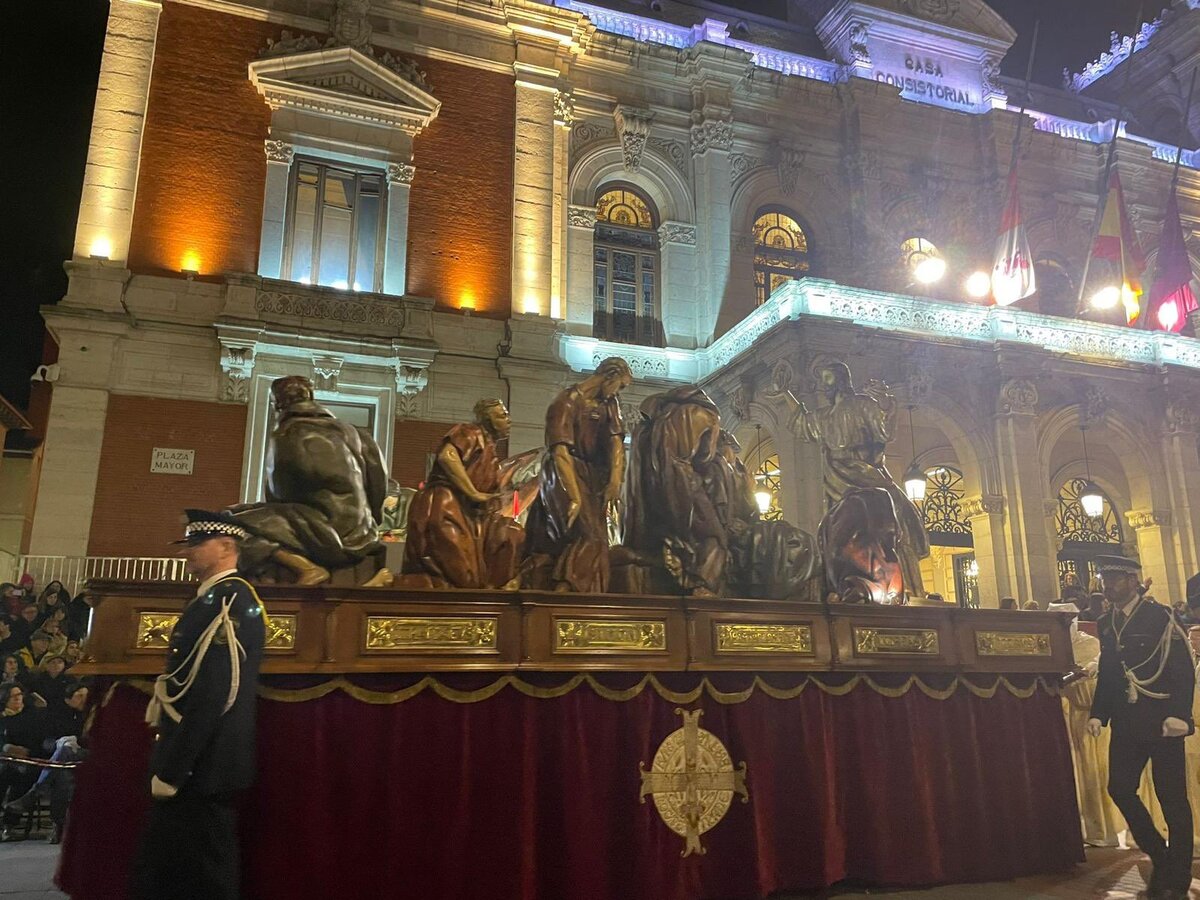 Procesión General de la Sagrada Pasión del Redentor de Valladolid.  / POLICÍA MUNICIPAL