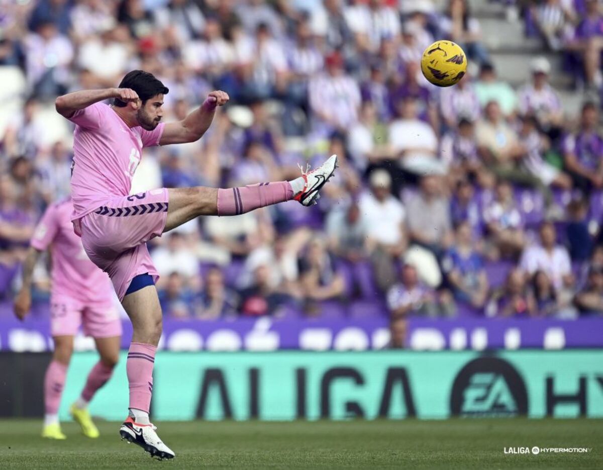 Partido entre el Real Valladolid y el CD Eldense.  / LALIGA