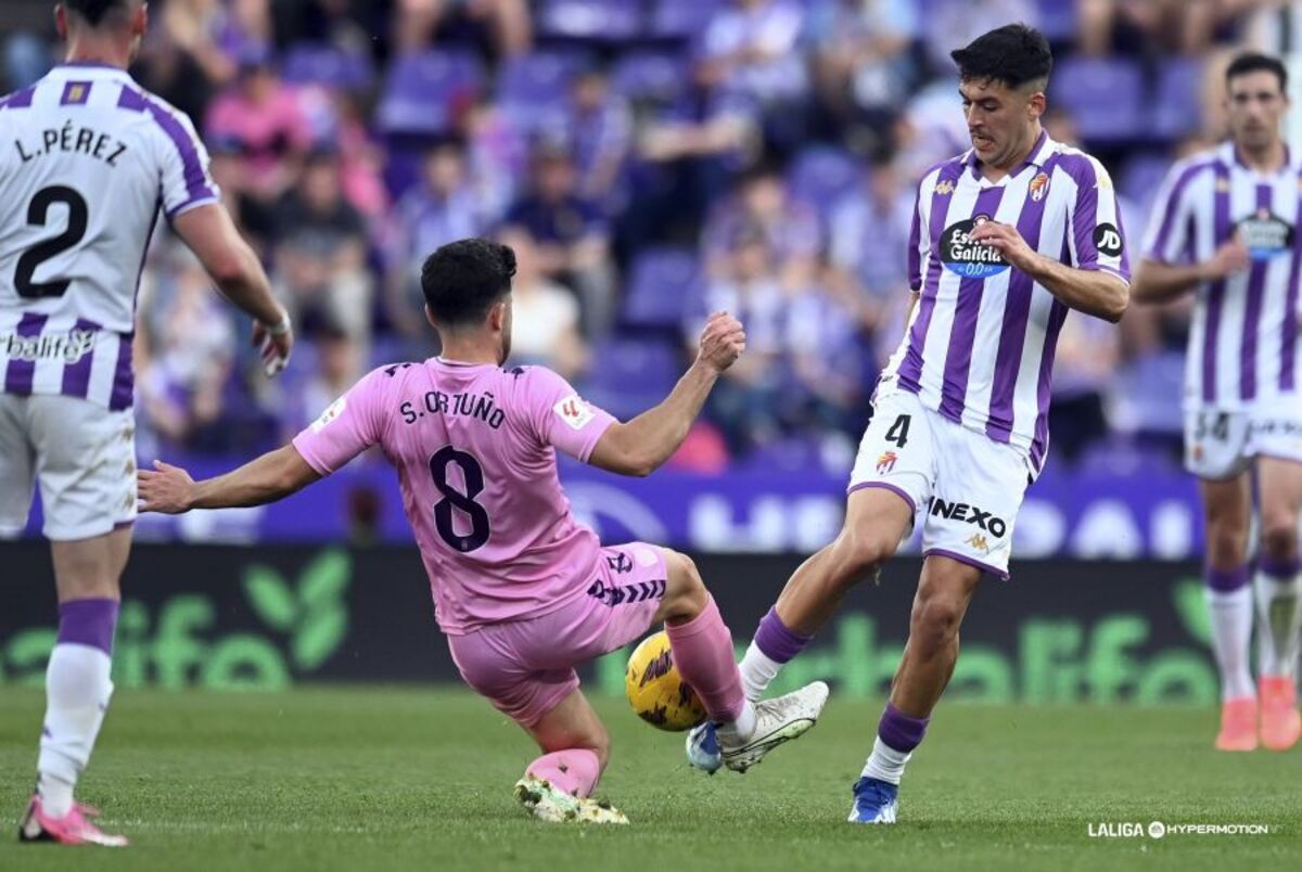 Partido entre el Real Valladolid y el CD Eldense.  / LALIGA