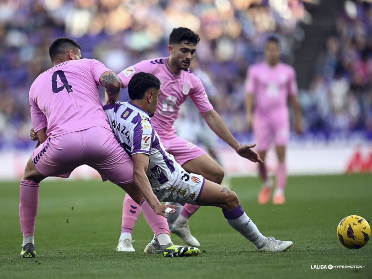 Partido entre el Real Valladolid y el CD Eldense.  / LALIGA