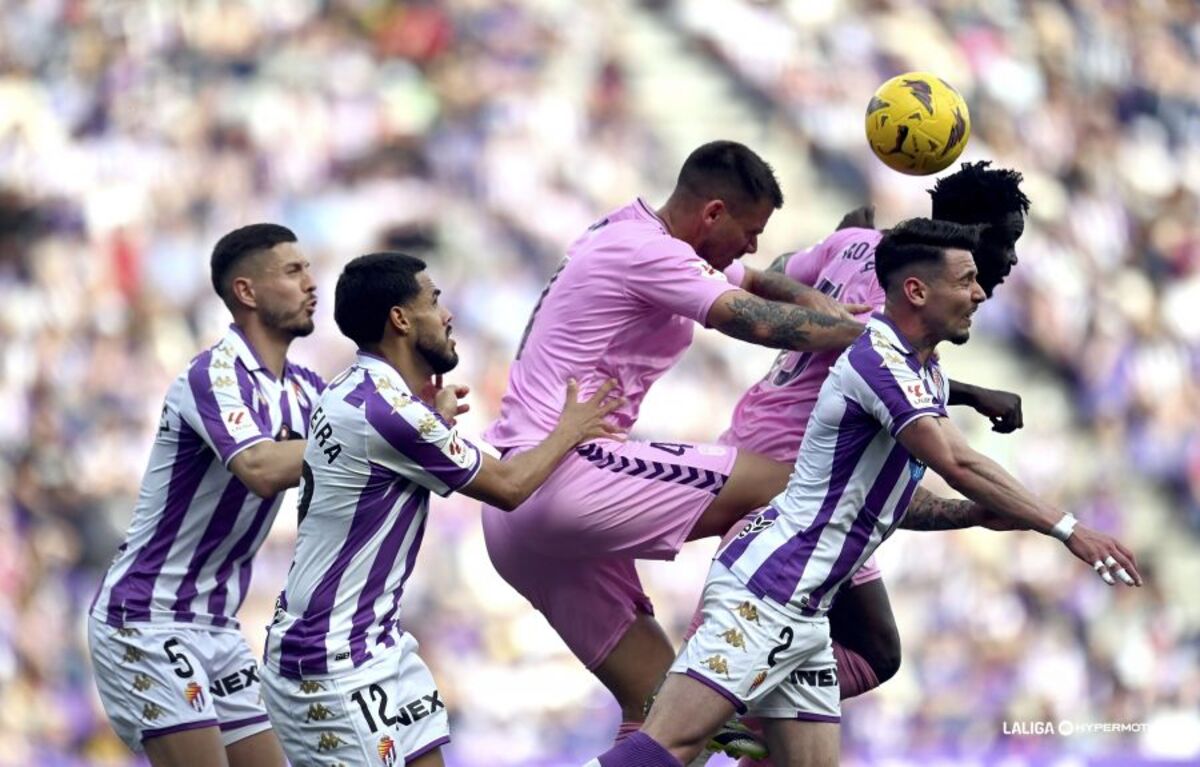 Partido entre el Real Valladolid y el CD Eldense.  / LALIGA