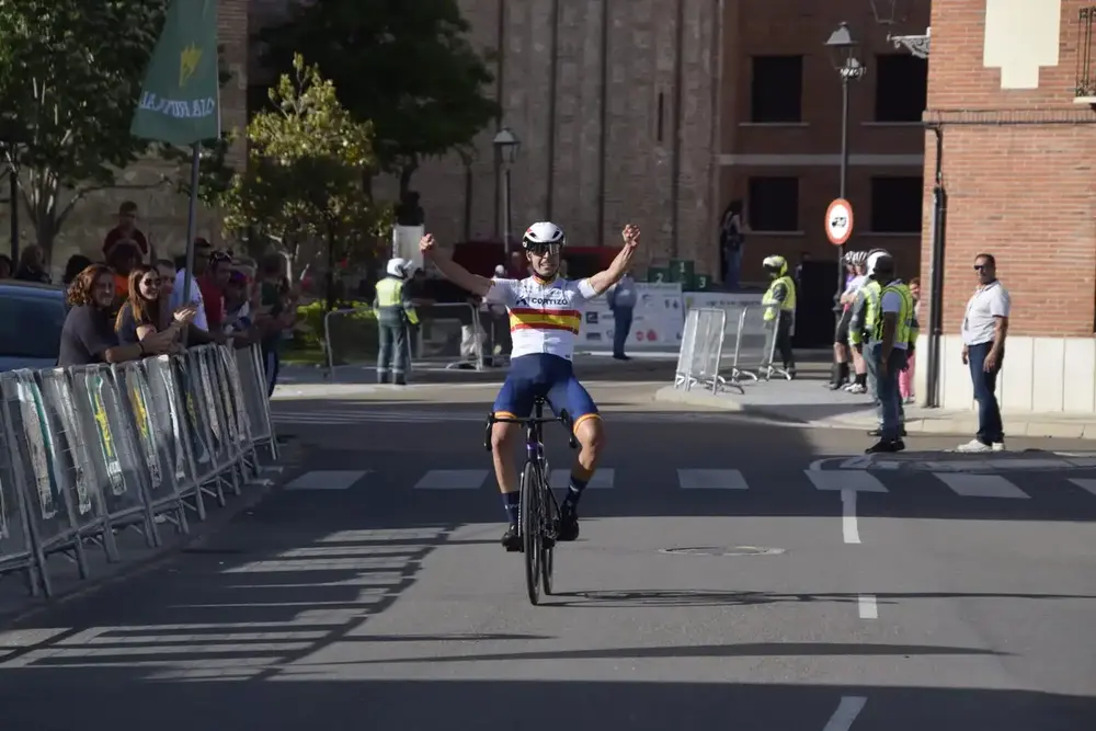 Carlos Gutiérrez venció en el GP Villa de Mojados.