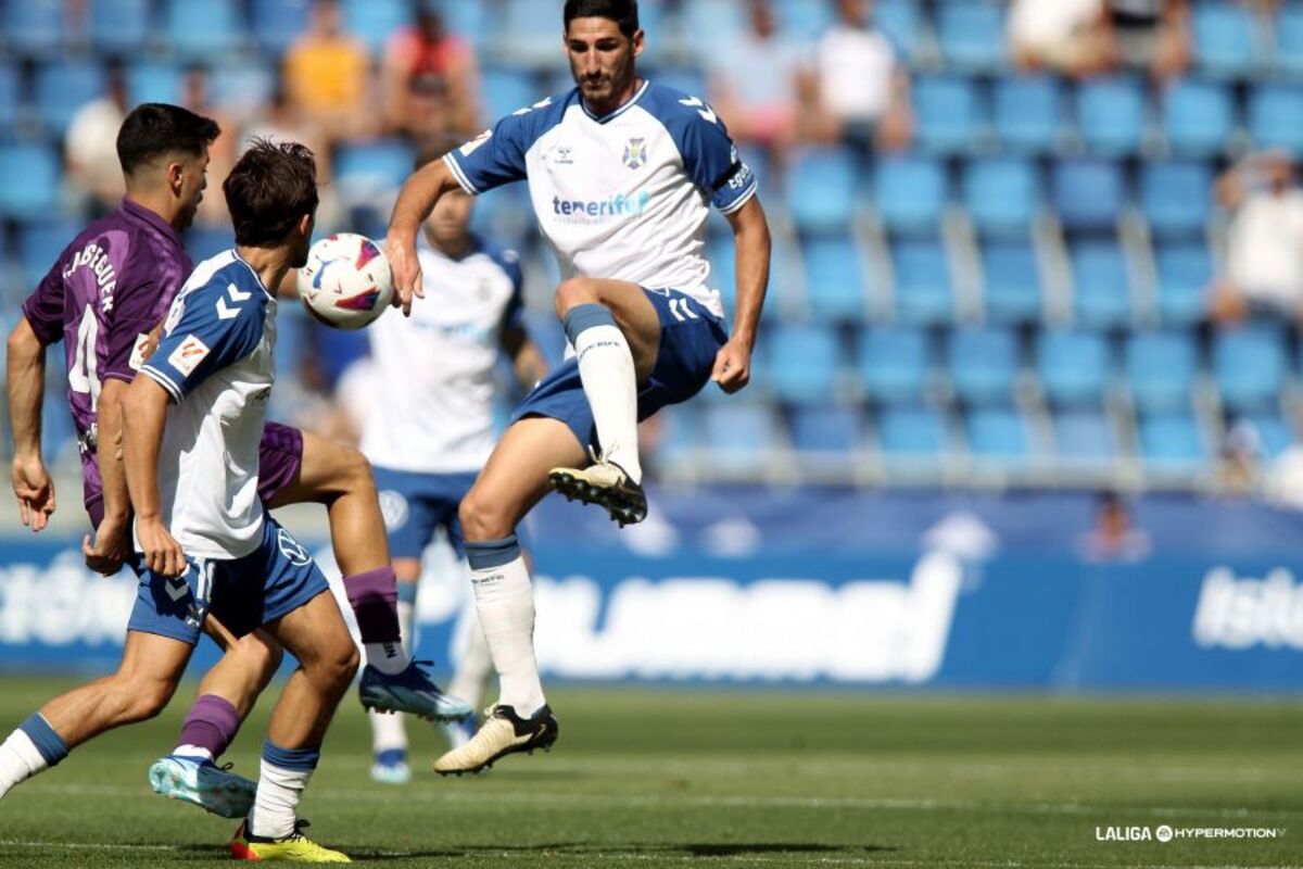 Imagen del Tenerife-Real Valladolid.  / LALIGA