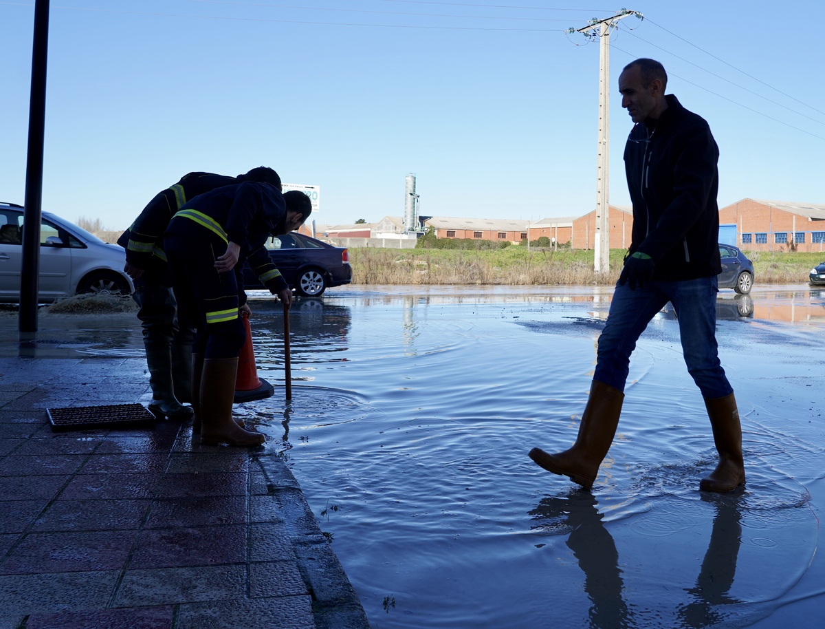 Desbordamiento del Zapardiel en Medina del Campo.  / LETICIA PÉREZ (ICAL)