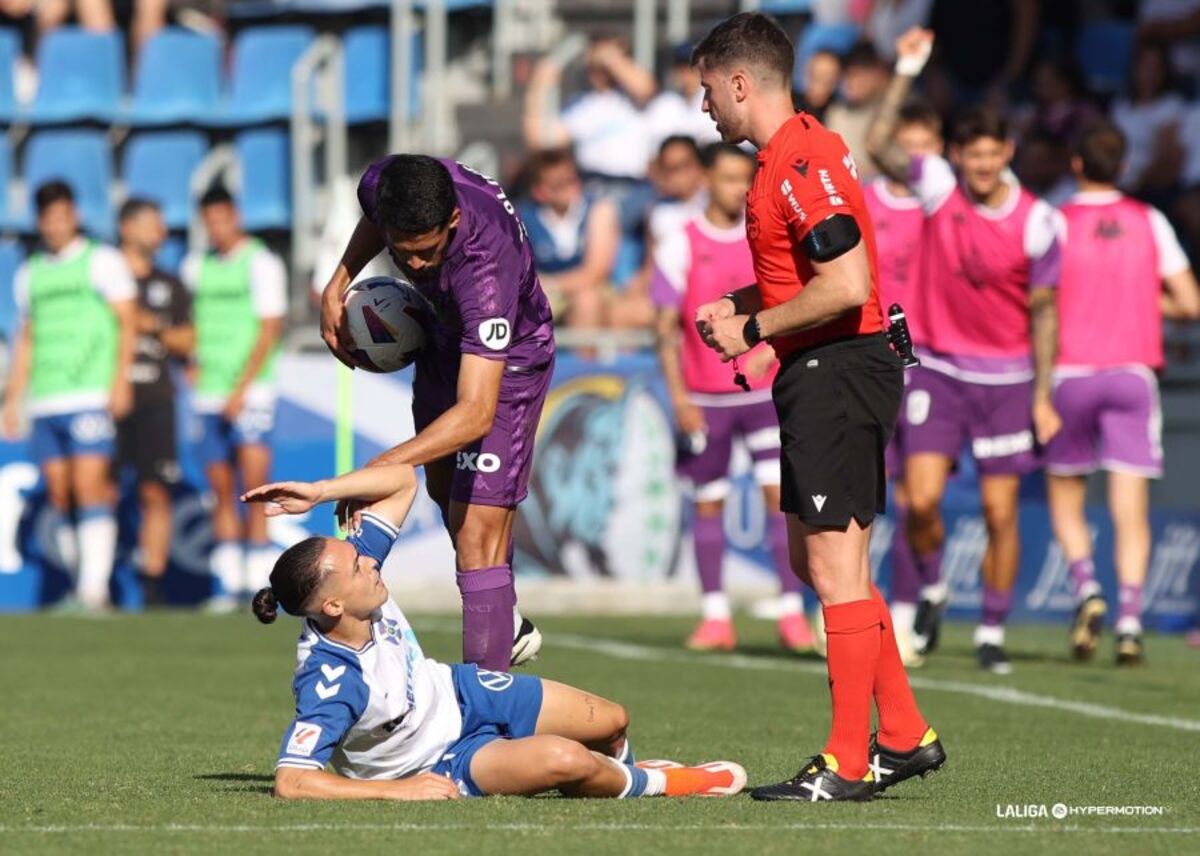 Imagen del Tenerife-Real Valladolid.  / LALIGA