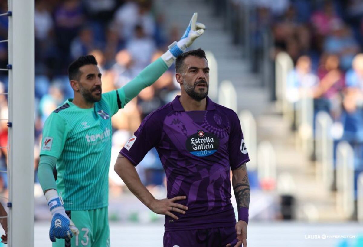 Imagen del Tenerife-Real Valladolid.  / LALIGA