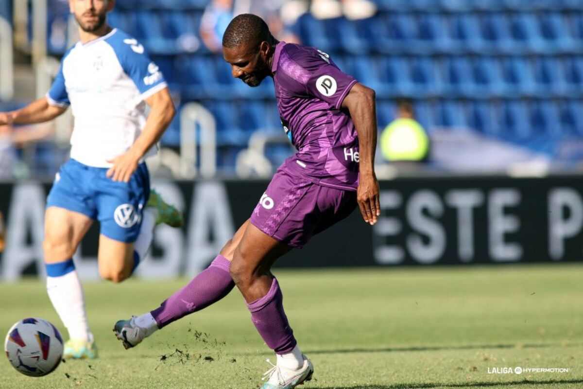 Imagen del Tenerife-Real Valladolid.  / LALIGA