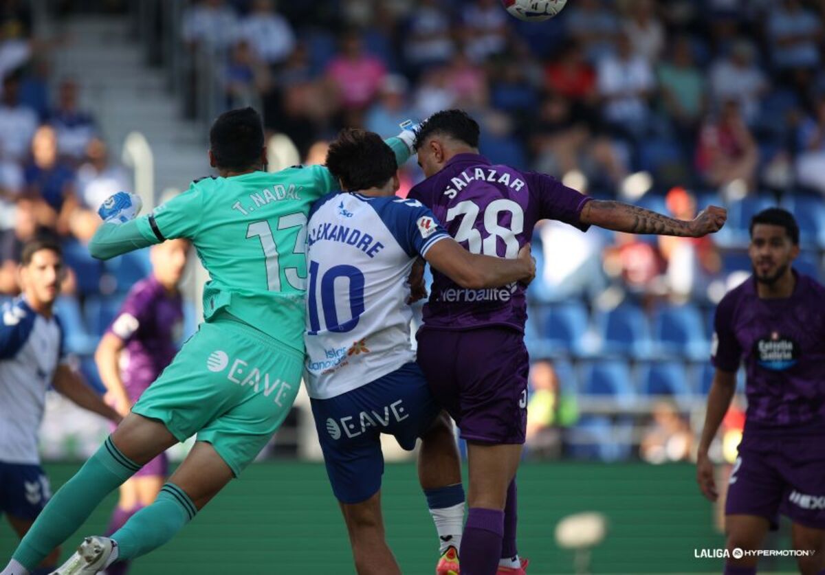 Imagen del Tenerife-Real Valladolid.  / LALIGA