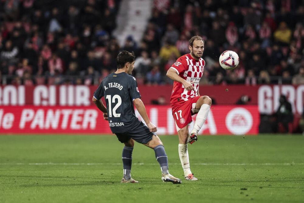 El Girona golea a un Espanyol en caída libre 